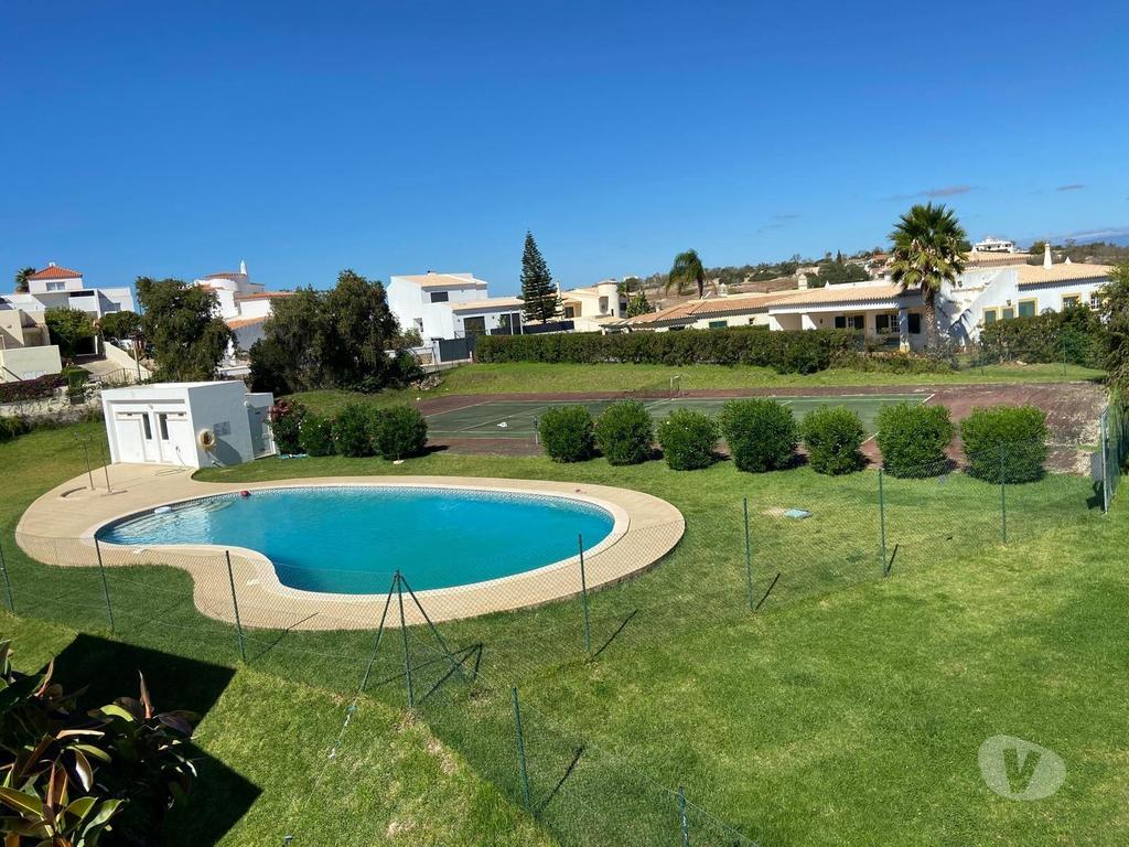 Apartamentos a venda Albufeira - Fotos para Apartamento T2+1 com Piscina e Campo de Ténis - a 5 Min das