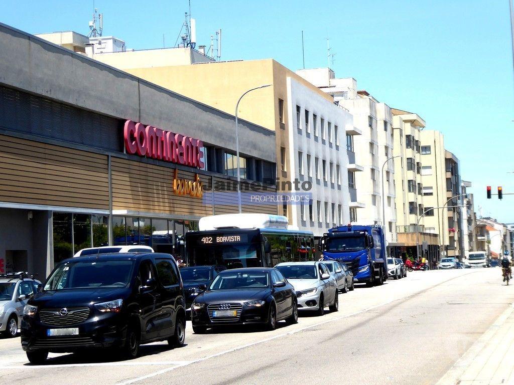 Comprar Loja Porto - Fotos para Arrenda-se Loja de r chão, próxima rua Boavista. Portugal, Porto.