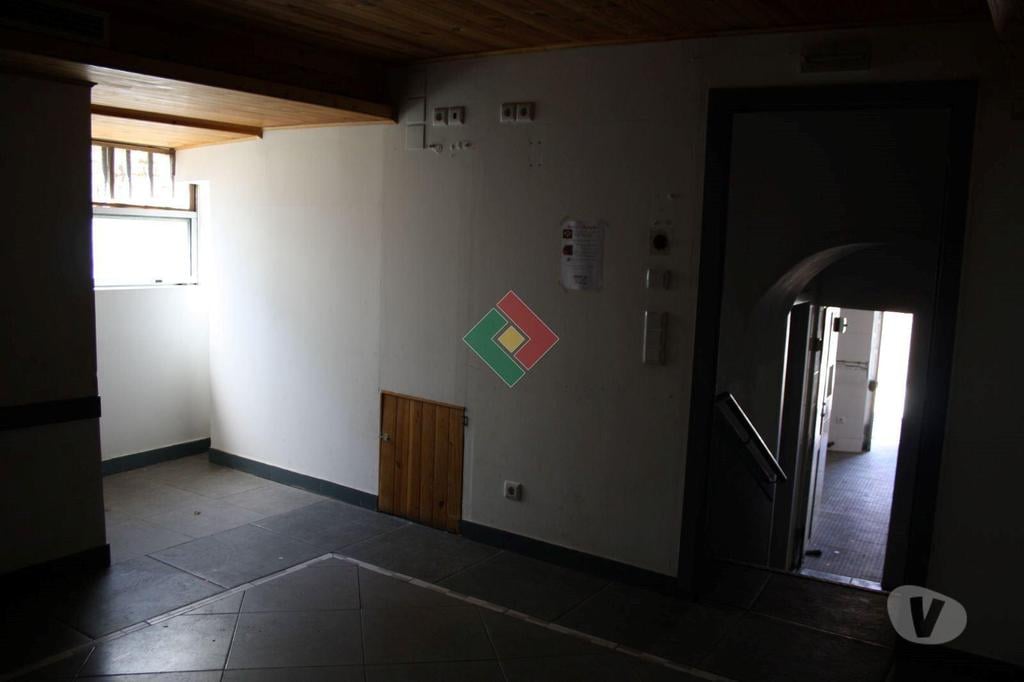 Comprar Loja Loures - Fotos para Prédio Comercial Escritórios, para venda, Loures - Camarate,...
