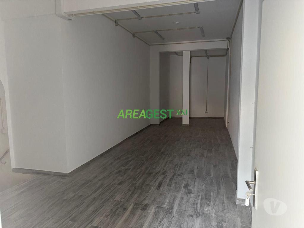 Comprar Loja Loures - Fotos para Espaço comercial devoluto para arrendar, em Sacavém