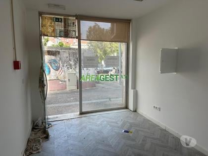 Comprar Loja - Fotos para Espaço comercial devoluto para arrendar, em Sacavém