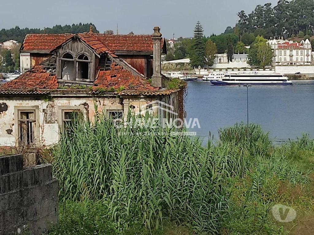 Comprar Loja Vila Nova de Gaia - Fotos para Casa com terreno e ancoradouro ao Rio Douro