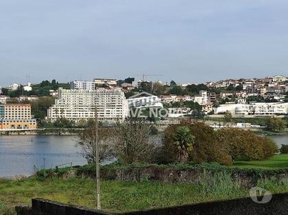 Venda Loja - Fotos para Casa com terreno e ancoradouro ao Rio Douro