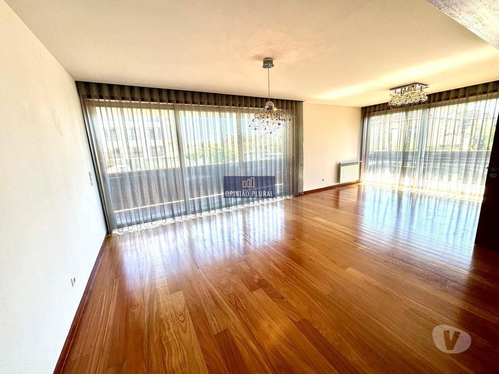 Imóveis para alugar Vila Nova de Gaia - Fotos para Apartamento T3 com Terraço e Garagem Box para 2 Carros