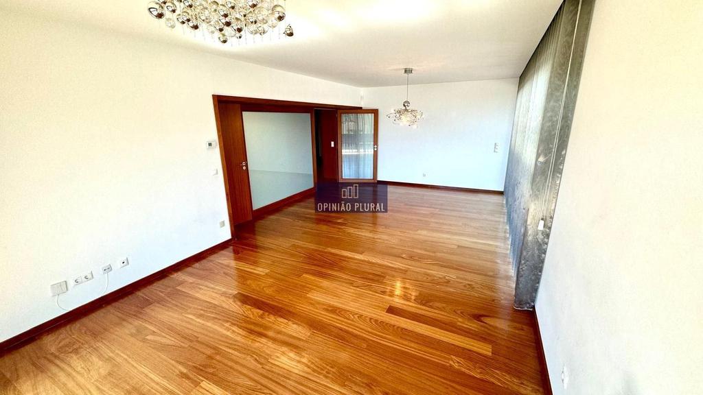 Imóveis para alugar Vila Nova de Gaia - Fotos para Apartamento T3 com Terraço e Garagem Box para 2 Carros