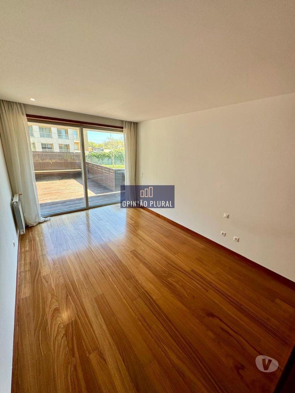 Imóveis para alugar Vila Nova de Gaia - Fotos para Apartamento T3 com Terraço e Garagem Box para 2 Carros