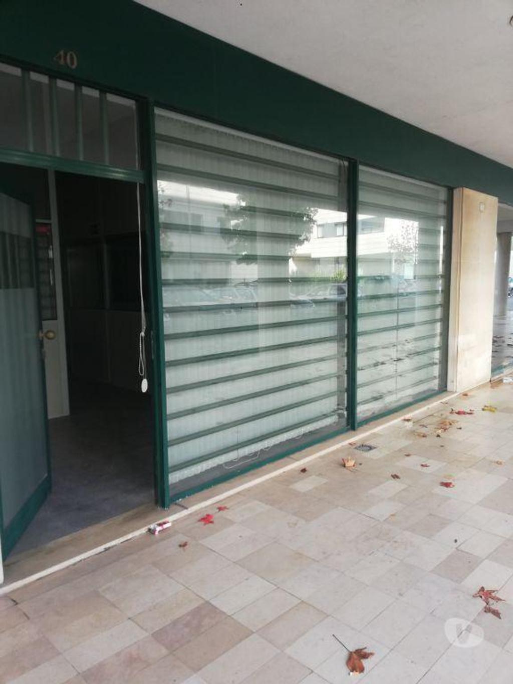Comprar Loja Vila Nova de Gaia - Fotos para Loja C Varias Salas e WC privativo á Rasa-Gaia