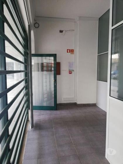 Comprar Loja - Fotos para Loja C Varias Salas e WC privativo á Rasa-Gaia