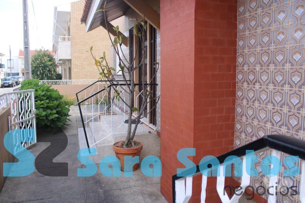 Apartamentos a venda Vila Nova de Gaia - Fotos para Moradia T4 C Terreno e 2 Garagens Individuais- Madalena (SS0919)