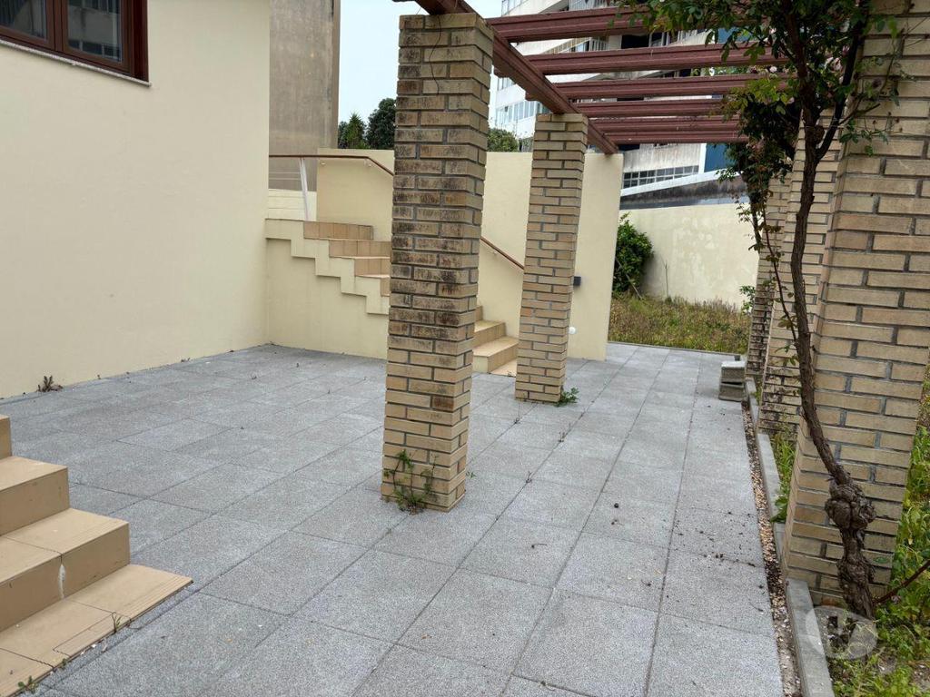 Apartamentos a venda Vila Nova de Gaia - Fotos para Magnífica Moradia 4 frentes 2 suites garagem 4 carros a 350m da