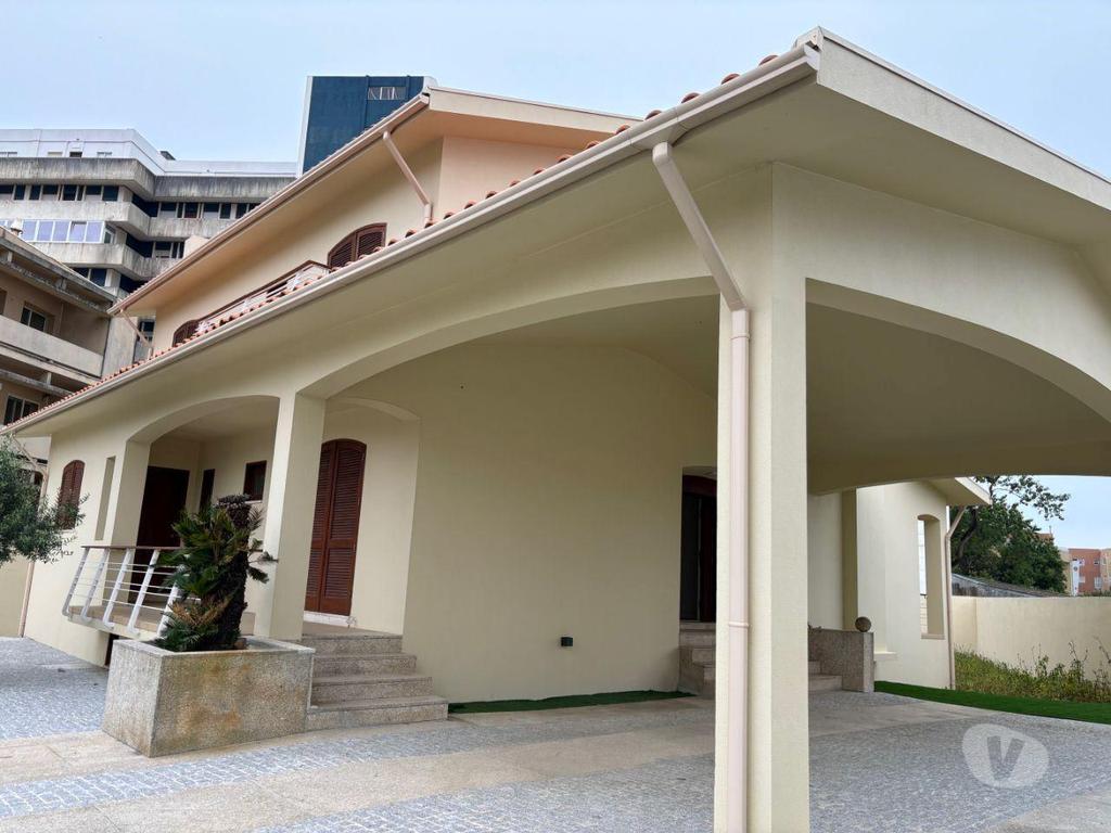Apartamentos a venda Vila Nova de Gaia - Fotos para Magnífica Moradia 4 frentes 2 suites garagem 4 carros a 350m da