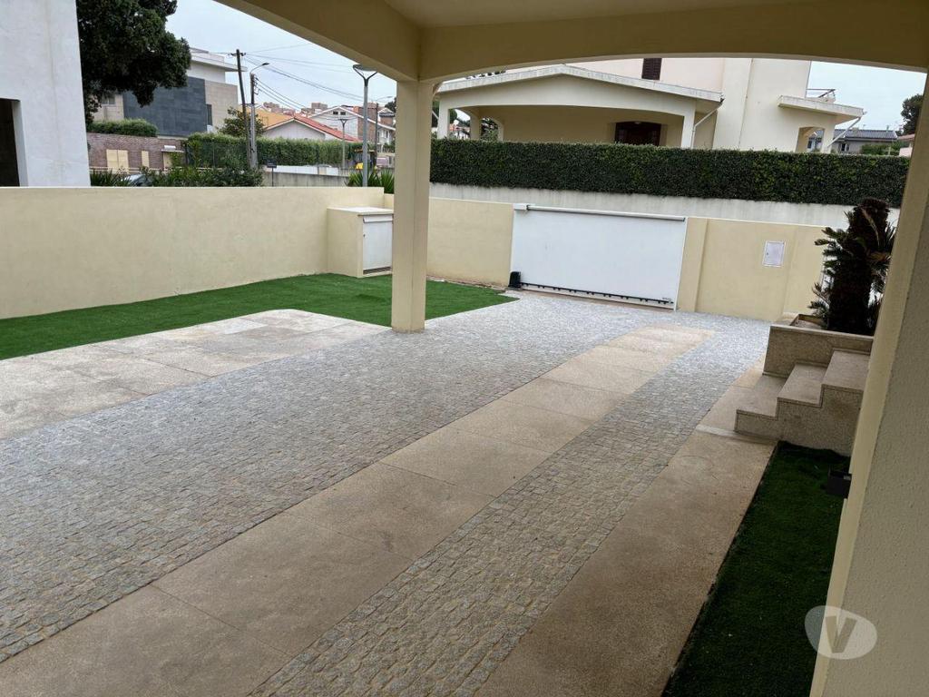 Apartamentos a venda Vila Nova de Gaia - Fotos para Magnífica Moradia 4 frentes 2 suites garagem 4 carros a 350m da
