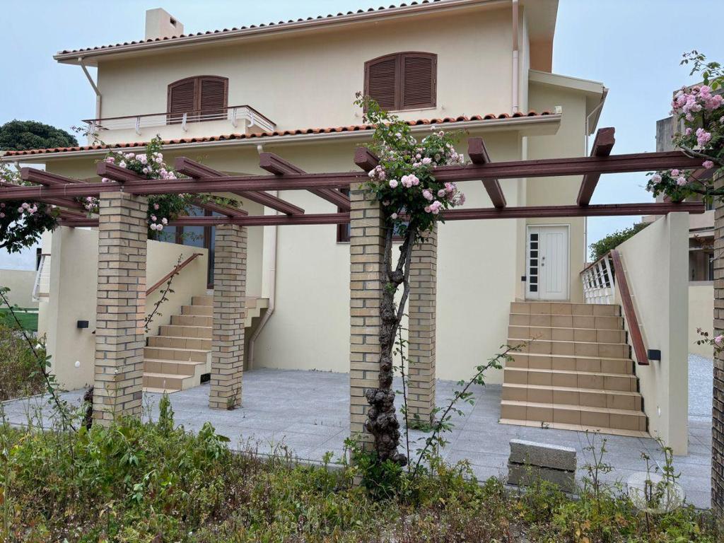 Imóveis para alugar Vila Nova de Gaia - Fotos para Magnífica Moradia 4 frentes 2 suites garagem 4 carros a 350m...