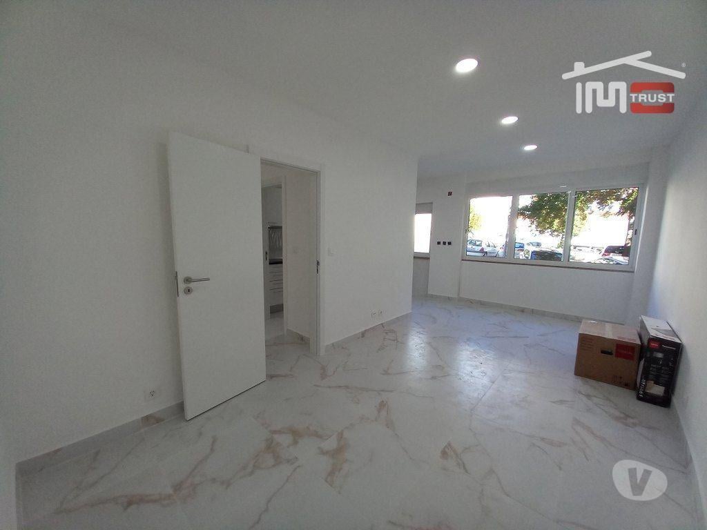 Apartamentos a venda Seixal - Fotos para Seixal-Apartamento T2 Remodelado - Cruz de Pau - 319 (6-A-000967)