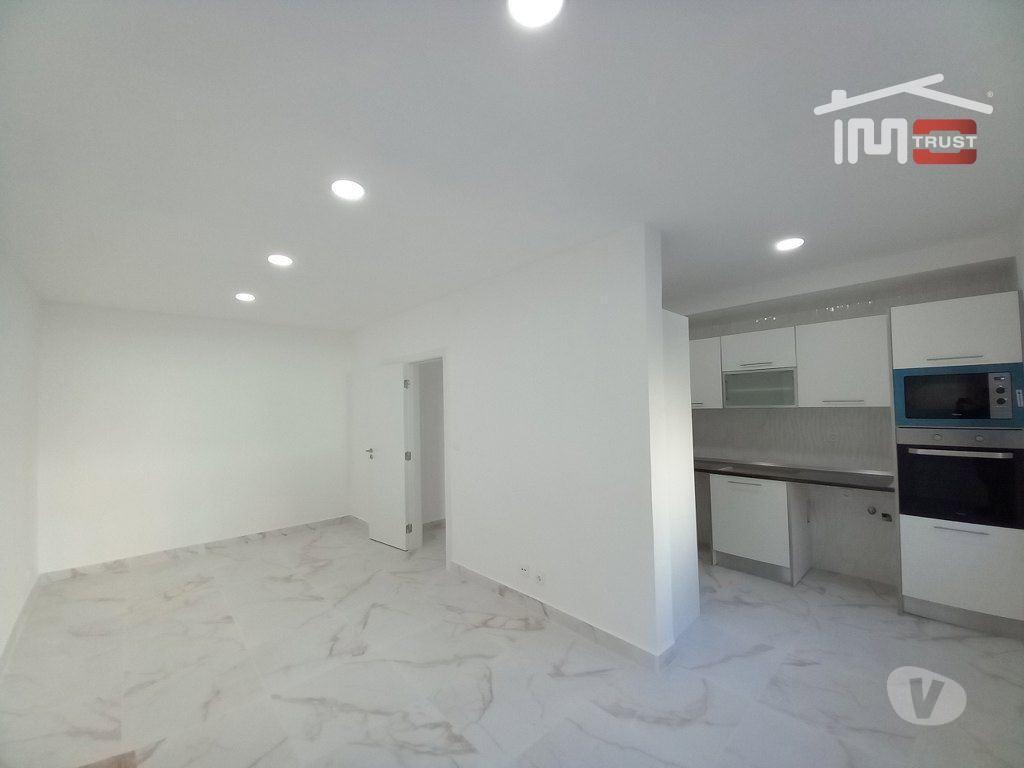 Apartamentos a venda Seixal - Fotos para Seixal-Apartamento T2 Remodelado - Cruz de Pau - 319 (6-A-000967)