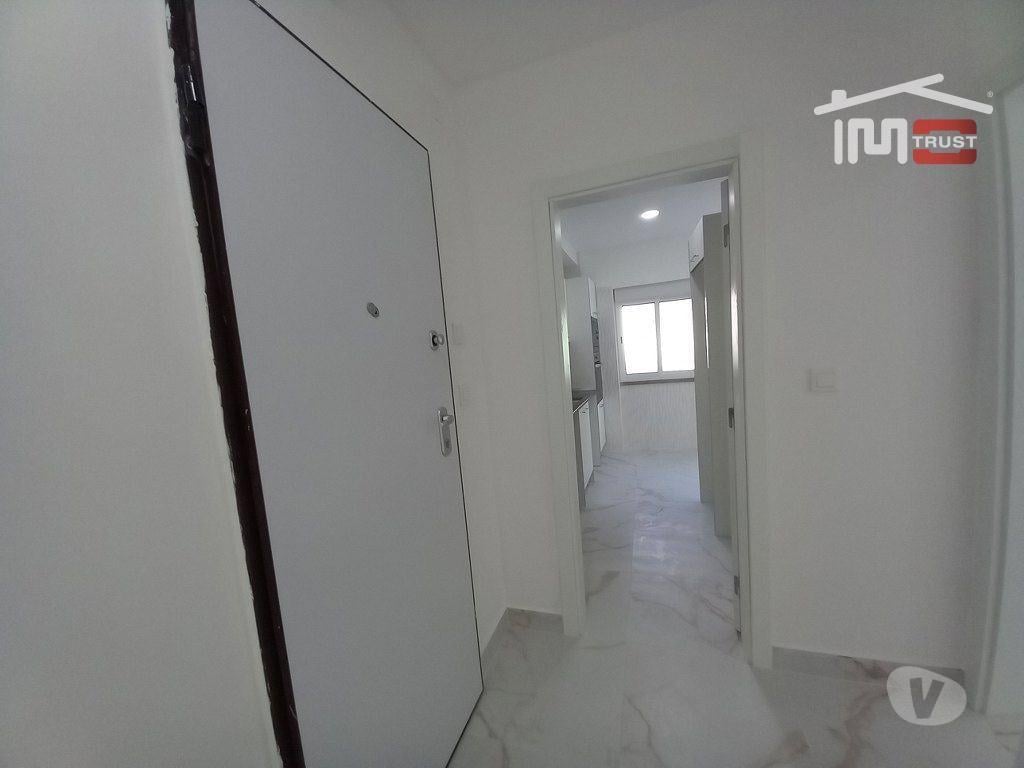 Apartamentos a venda Seixal - Fotos para Seixal-Apartamento T2 Remodelado - Cruz de Pau - 319 (6-A-000967)