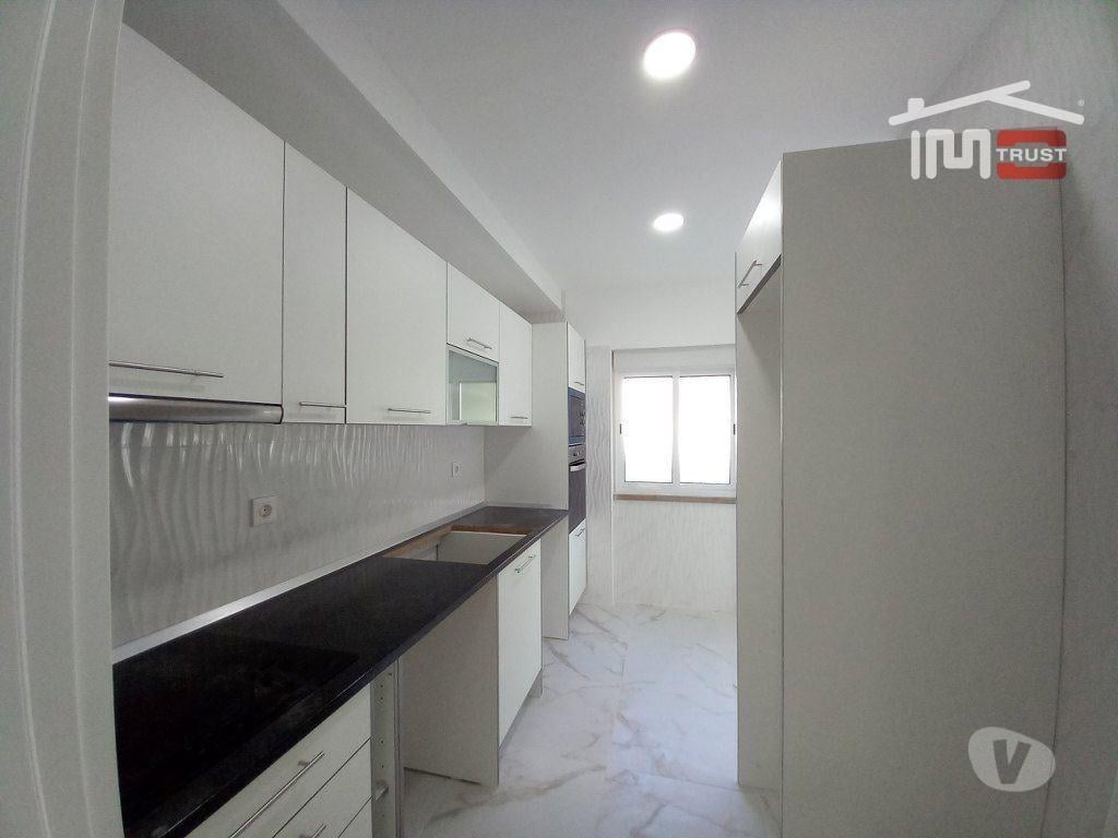 Apartamentos a venda Seixal - Fotos para Seixal-Apartamento T2 Remodelado - Cruz de Pau - 319 (6-A-000967)