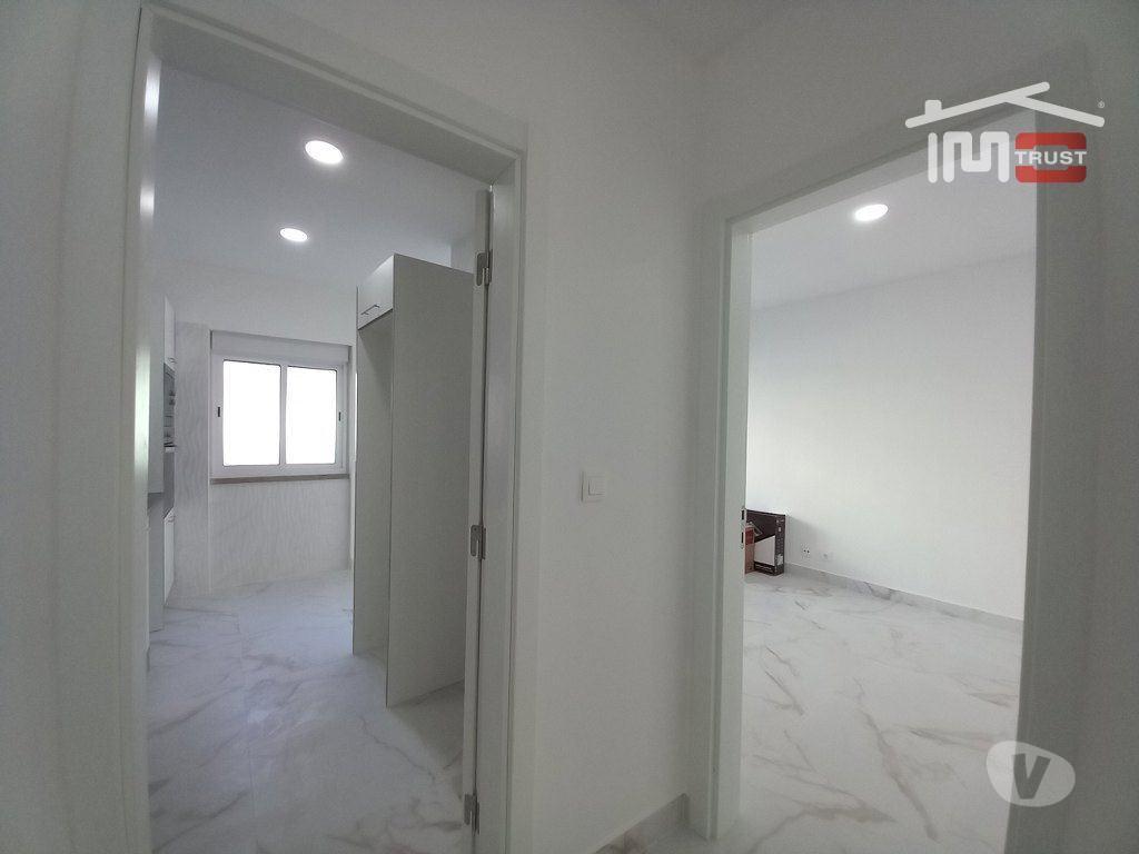 Apartamentos a venda Seixal - Fotos para Seixal-Apartamento T2 Remodelado - Cruz de Pau - 319 (6-A-000967)