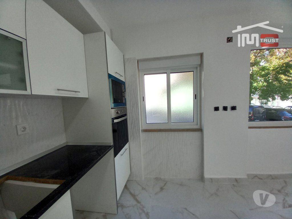Apartamentos a venda Seixal - Fotos para Seixal-Apartamento T2 Remodelado - Cruz de Pau - 319 (6-A-000967)