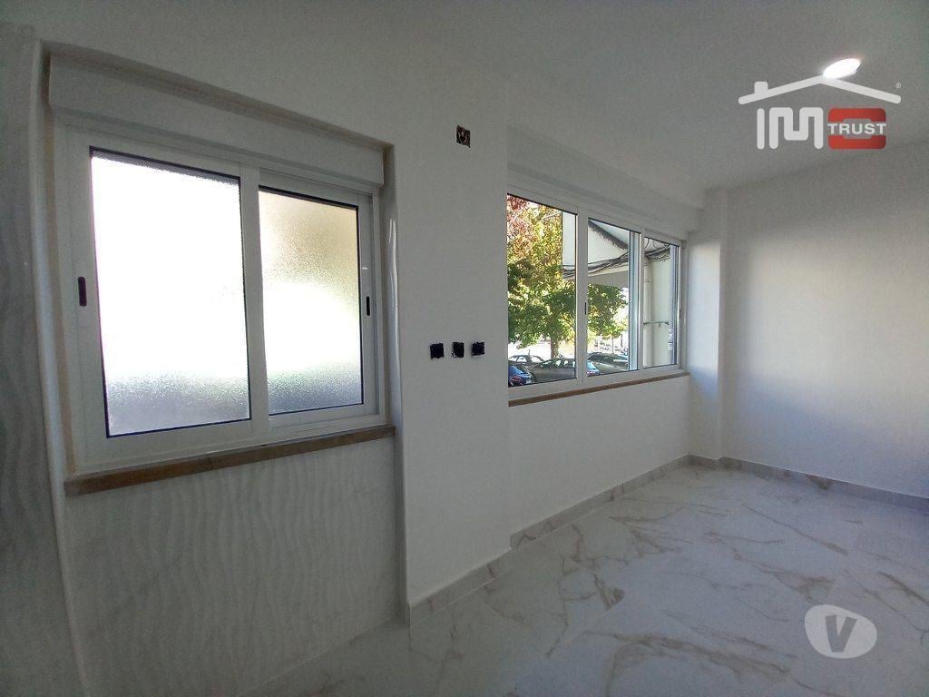 Apartamentos a venda Seixal - Fotos para Seixal-Apartamento T2 Remodelado - Cruz de Pau - 319 (6-A-000967)