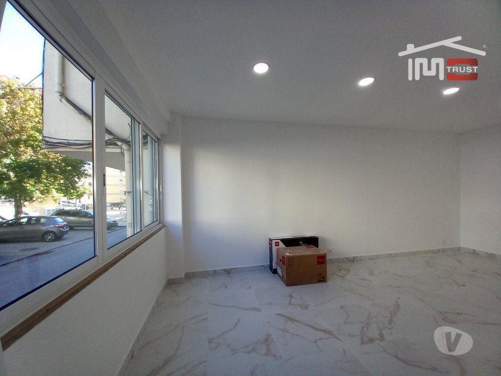 Apartamentos a venda Seixal - Fotos para Seixal-Apartamento T2 Remodelado - Cruz de Pau - 319 (6-A-000967)