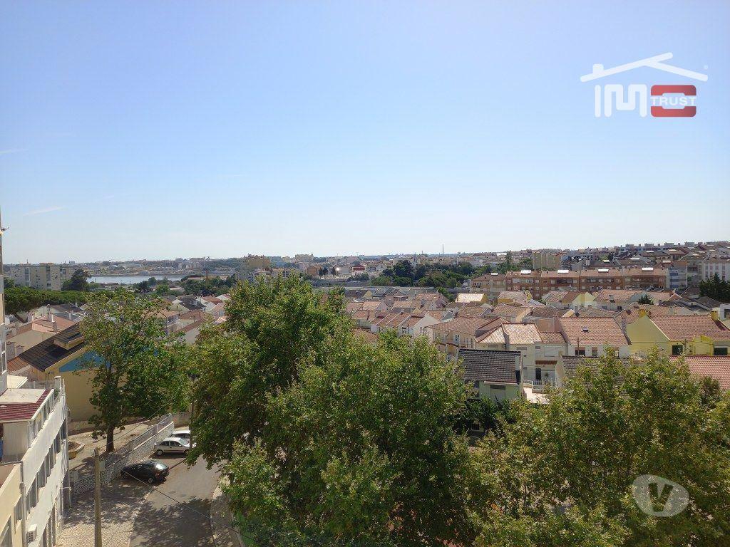 Apartamentos a venda Seixal - Fotos para Seixal-Apartamento T2 2ºandar na Amora - 366 (6-A-001068)