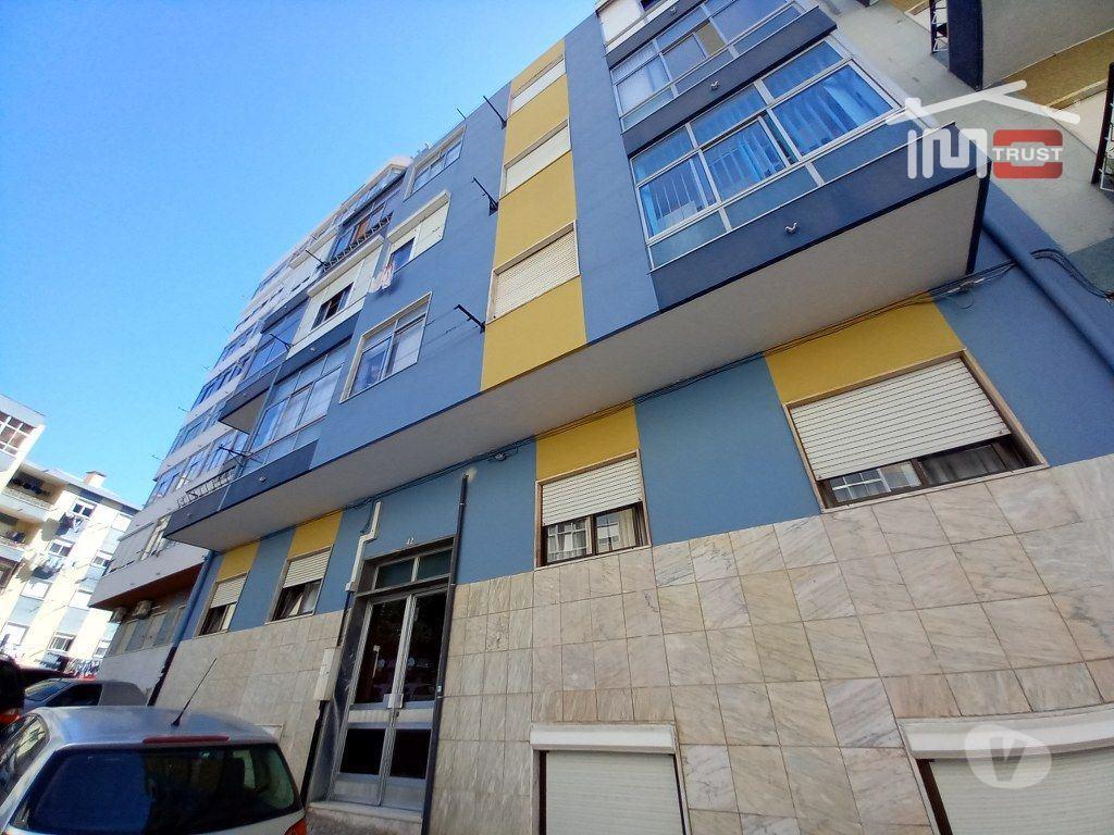 Apartamentos a venda Seixal - Fotos para Seixal-Apartamento T2 2ºandar na Amora - 366 (6-A-001068)
