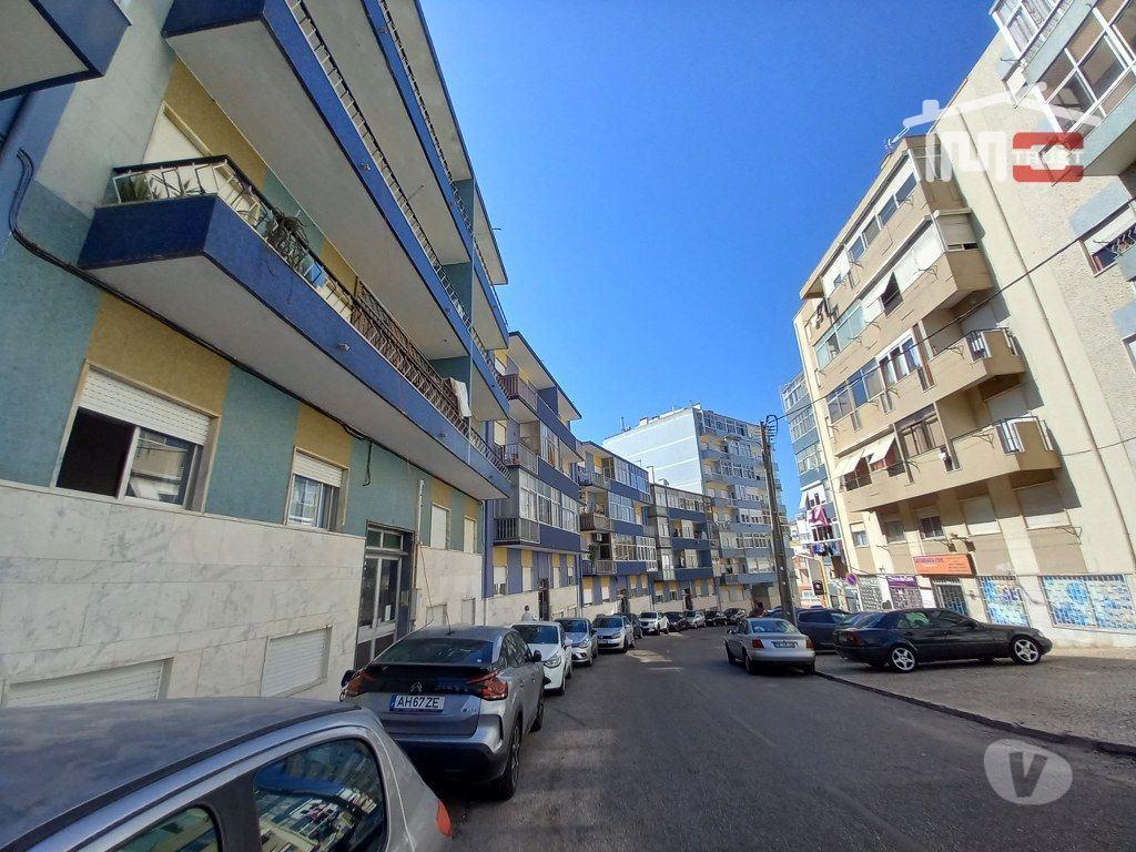 Apartamentos a venda Seixal - Fotos para Seixal-Apartamento T2 2ºandar na Amora - 366 (6-A-001068)