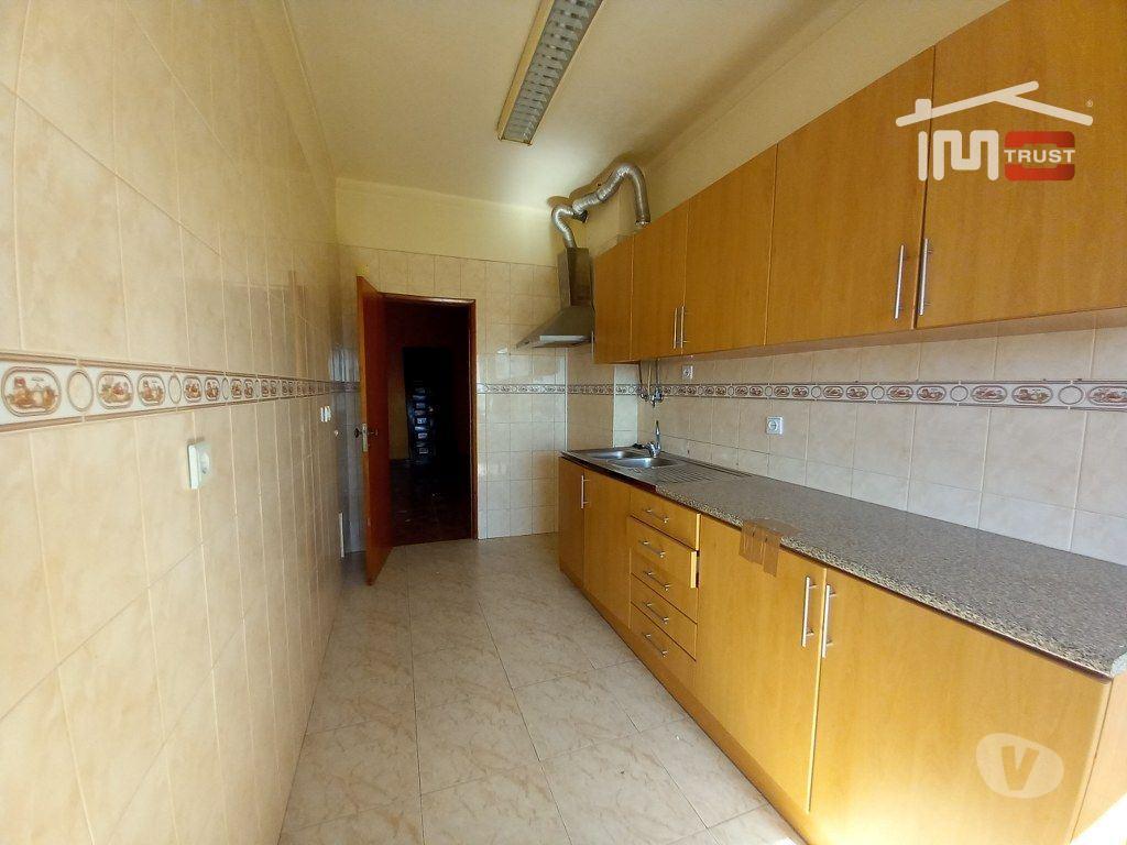 Apartamentos a venda Seixal - Fotos para Seixal-Apartamento T2 2ºandar na Amora - 366 (6-A-001068)