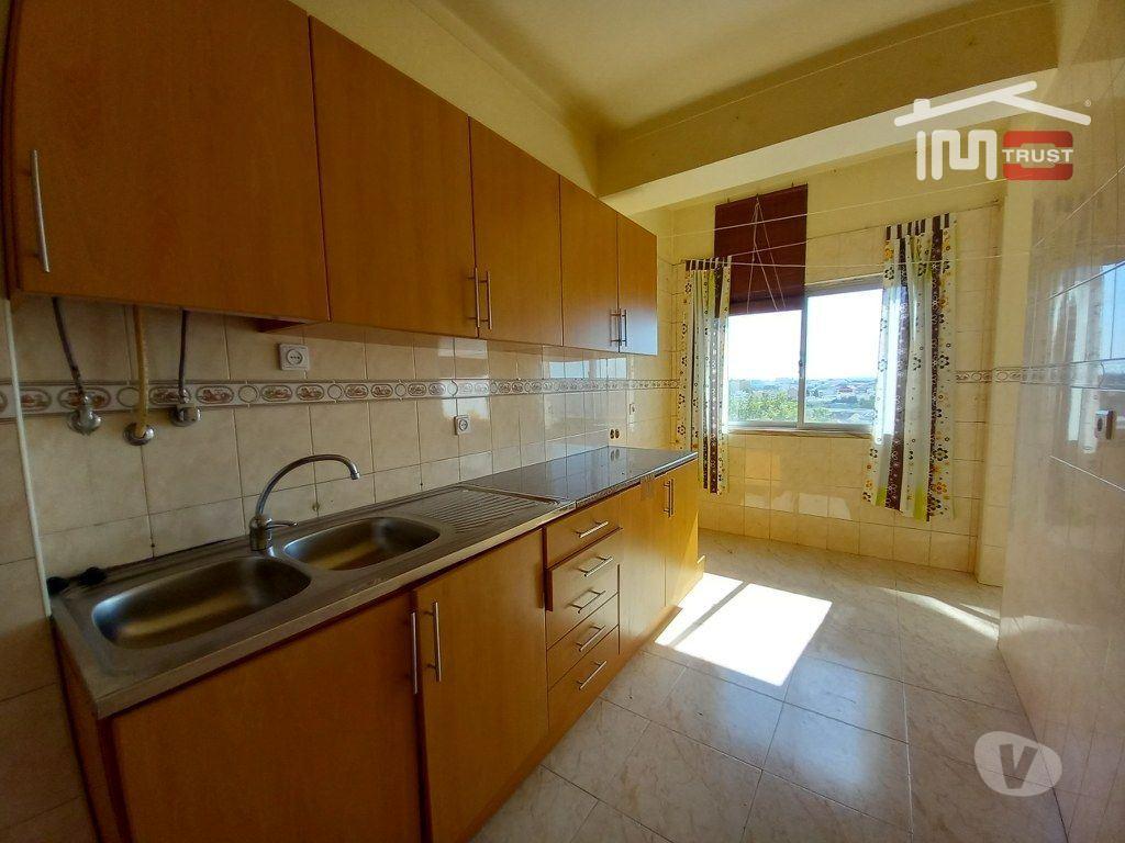 Apartamentos a venda Seixal - Fotos para Seixal-Apartamento T2 2ºandar na Amora - 366 (6-A-001068)