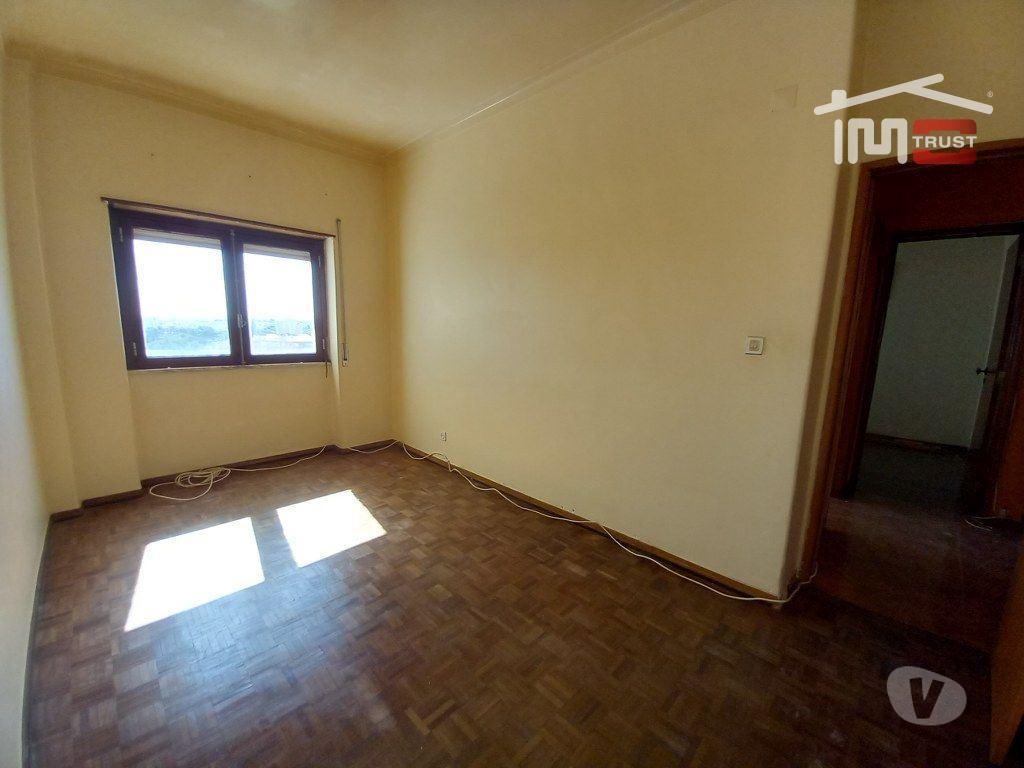 Apartamentos a venda Seixal - Fotos para Seixal-Apartamento T2 2ºandar na Amora - 366 (6-A-001068)
