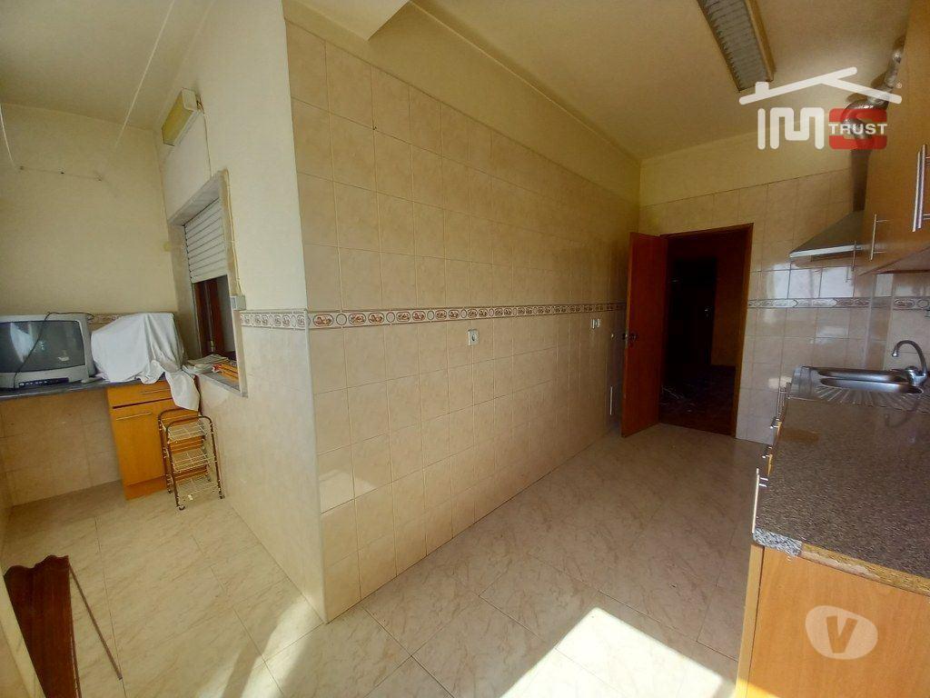 Apartamentos a venda Seixal - Fotos para Seixal-Apartamento T2 2ºandar na Amora - 366 (6-A-001068)