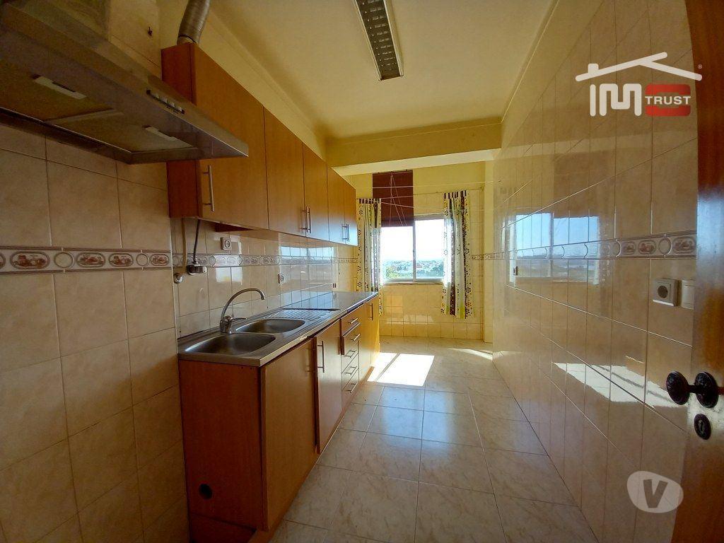 Apartamentos a venda Seixal - Fotos para Seixal-Apartamento T2 2ºandar na Amora - 366 (6-A-001068)