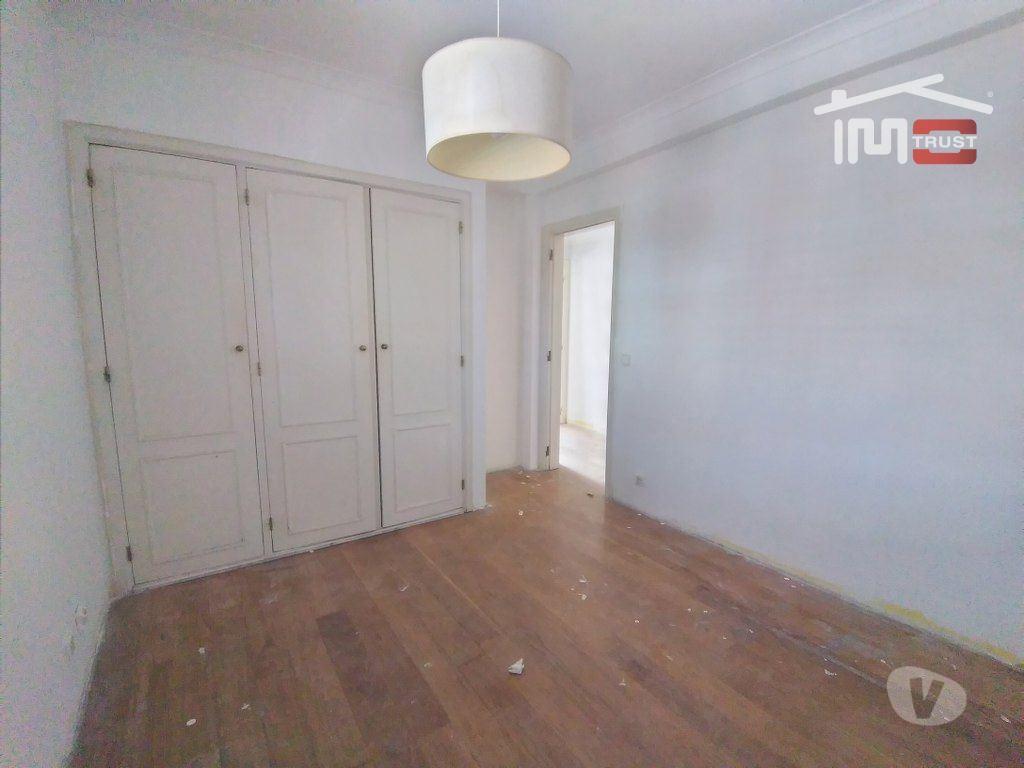 Apartamentos a venda Sintra - Fotos para Sintra-Moradia T7 c 3 Pisos - Sintra - 254 (6-M-000986)