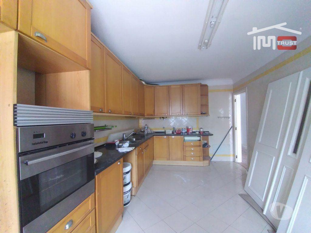 Apartamentos a venda Sintra - Fotos para Sintra-Moradia T7 c 3 Pisos - Sintra - 254 (6-M-000986)