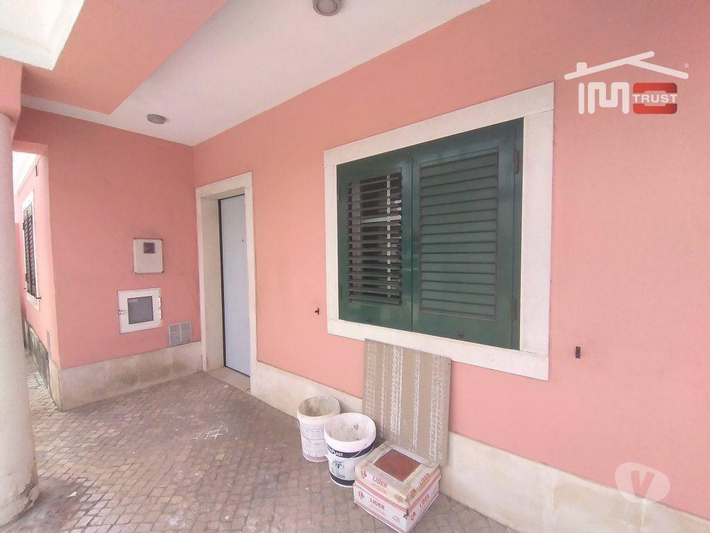 Apartamentos a venda Sintra - Fotos para Sintra-Moradia T7 c 3 Pisos - Sintra - 254 (6-M-000986)