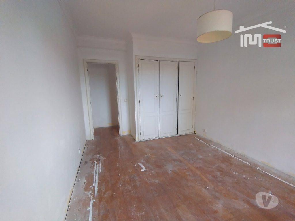 Apartamentos a venda Sintra - Fotos para Sintra-Moradia T7 c 3 Pisos - Sintra - 254 (6-M-000986)