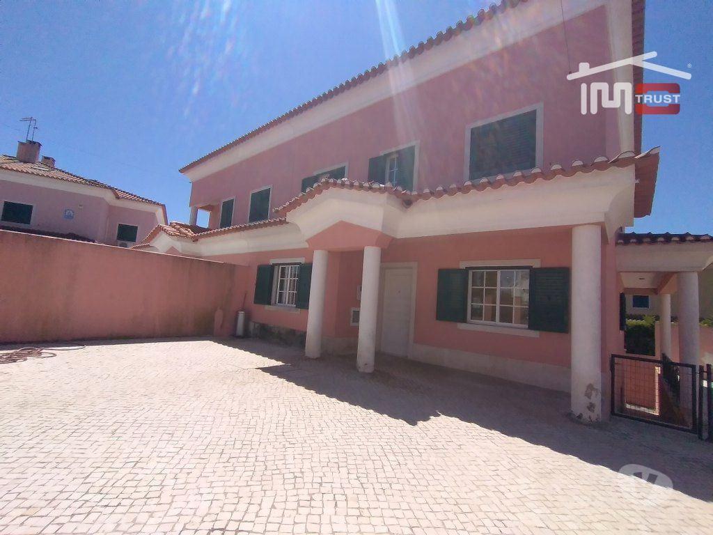 Apartamentos a venda Sintra - Fotos para Sintra-Moradia T7 c 3 Pisos - Sintra - 254 (6-M-000986)