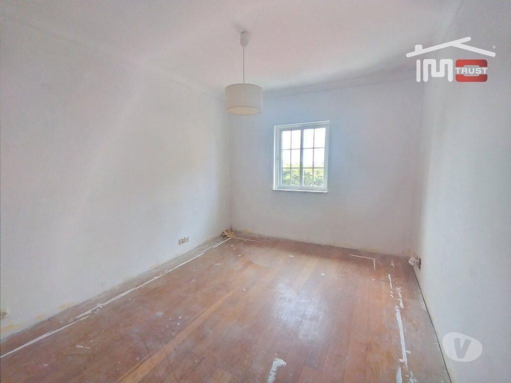 Apartamentos a venda Sintra - Fotos para Sintra-Moradia T7 c 3 Pisos - Sintra - 254 (6-M-000986)
