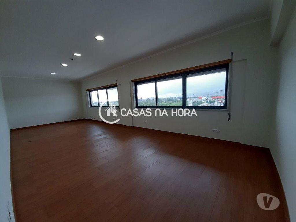Aluguer Loja Sintra - Fotos para ESCRITÓRIO de 45m2 c Estacionamento Privado - Próximo da...