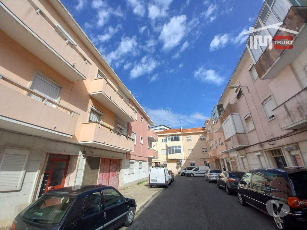 Apartamentos a venda Amadora - Fotos para Apartamento T2 R C Renovado c logradouro - Venteira - 348
