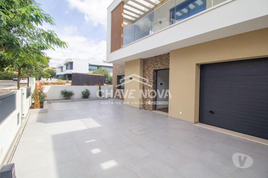 Apartamentos a venda Loulé - Fotos para Moradia V4 nova em zona residencial de Quarteira. (VLM 00242)