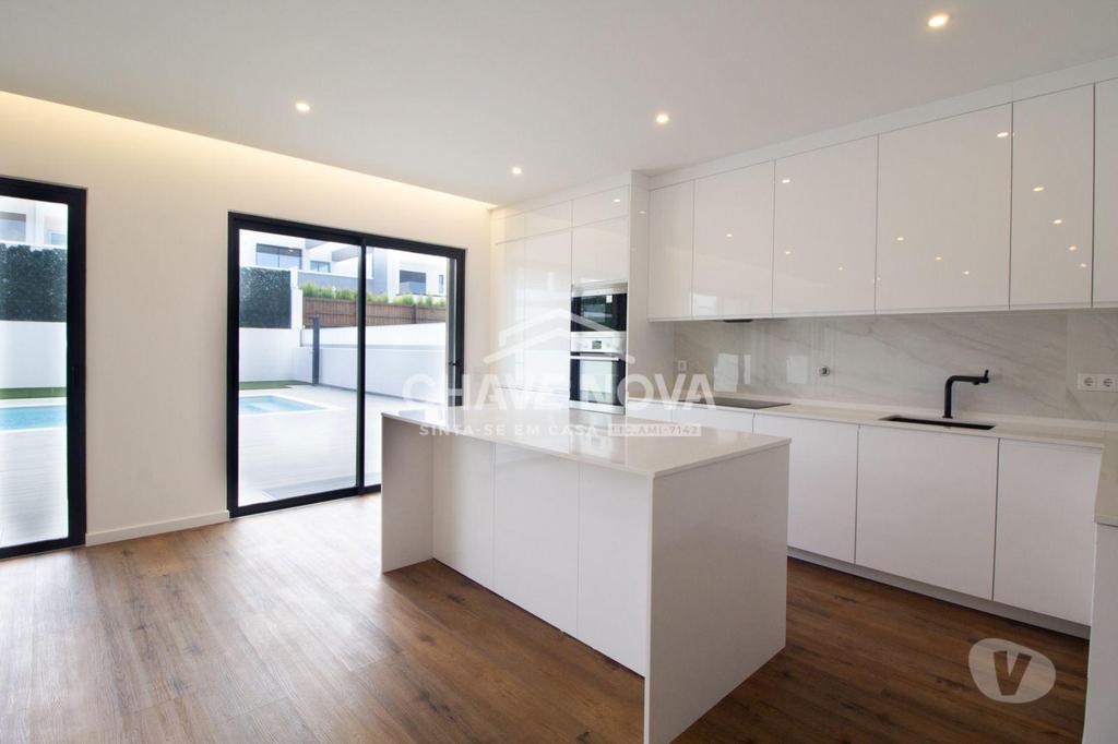 Apartamentos a venda Loulé - Fotos para Moradia V4 nova em zona residencial de Quarteira. (VLM 00242)