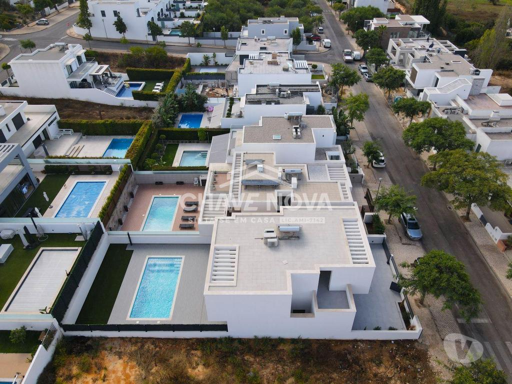 Apartamentos a venda Loulé - Fotos para Moradia V4 nova em zona residencial de Quarteira. (VLM 00242)