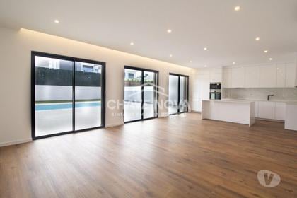 Casas para vender - Fotos para Moradia V4 nova em zona residencial de Quarteira. (VLM 00242)