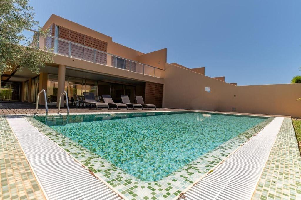 Apartamentos a venda Albufeira - Fotos para Luxuosa Moradia de V4 na Herdade dos Salgados com Piscina -