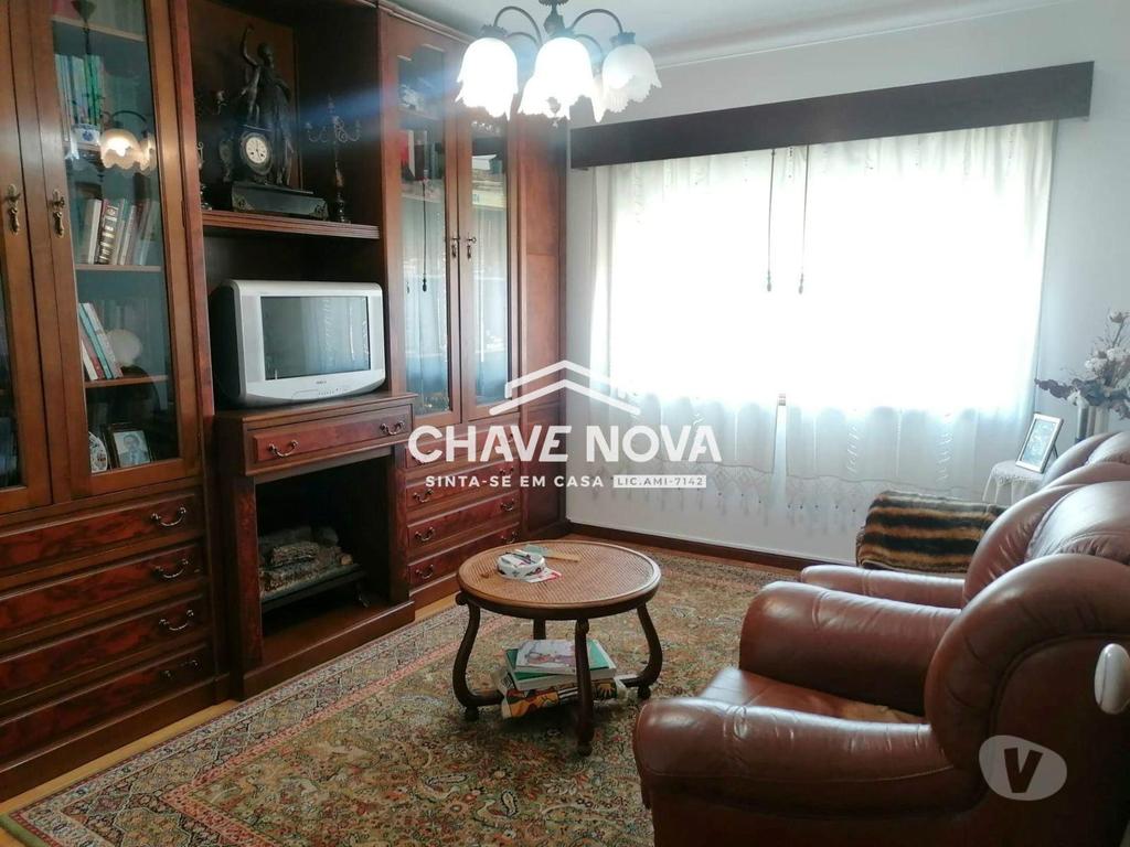 Apartamentos a venda Gondomar - Fotos para Moradia T4 , garagem p 6 carros. Forno. Rio Tinto (AR 04418)