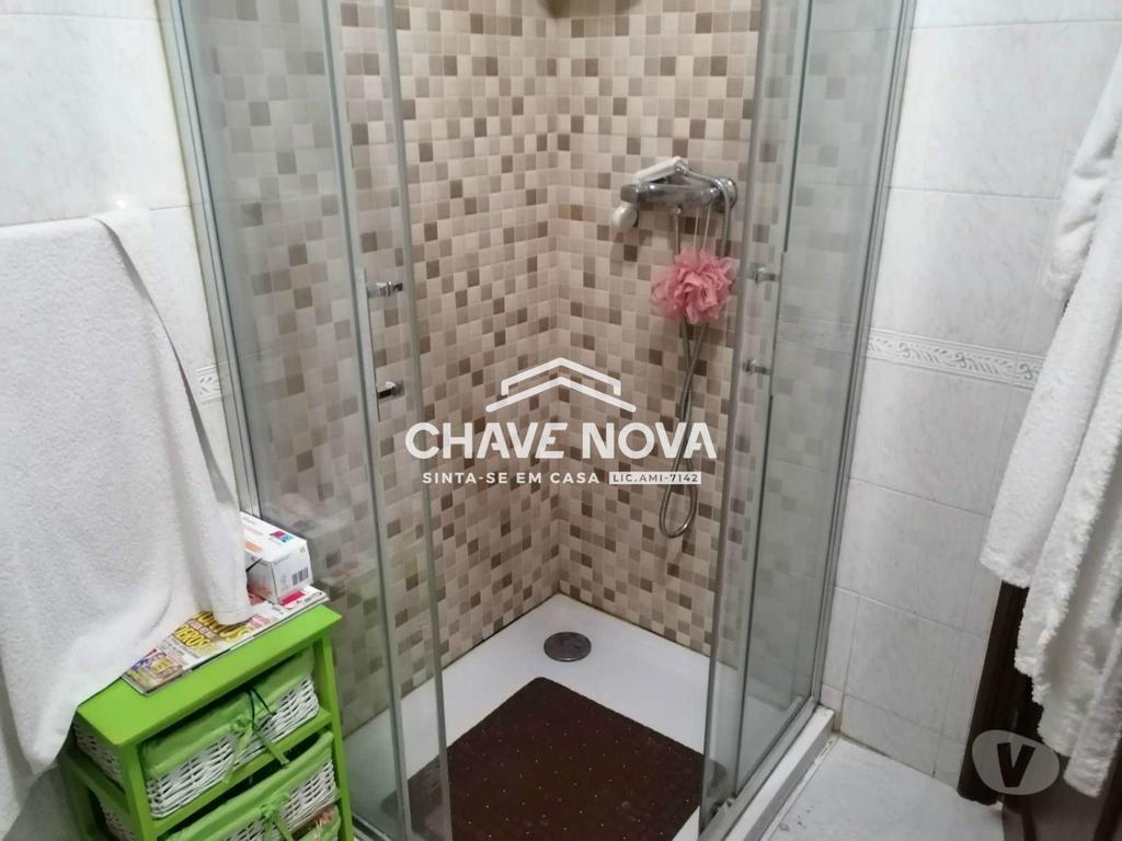 Apartamentos a venda Gondomar - Fotos para Moradia T4 , garagem p 6 carros. Forno. Rio Tinto (AR 04418)