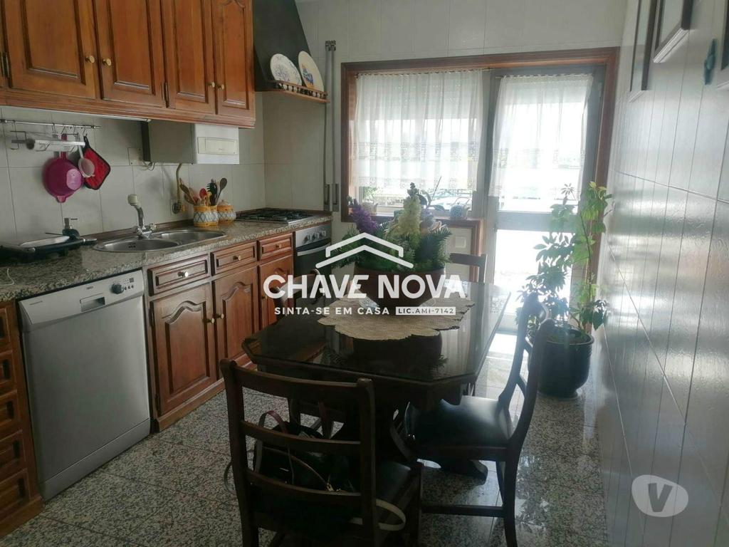 Apartamentos a venda Gondomar - Fotos para Moradia T4 , garagem p 6 carros. Forno. Rio Tinto (AR 04418)