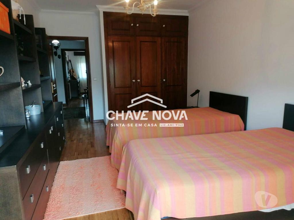 Apartamentos a venda Gondomar - Fotos para Moradia T4 , garagem p 6 carros. Forno. Rio Tinto (AR 04418)